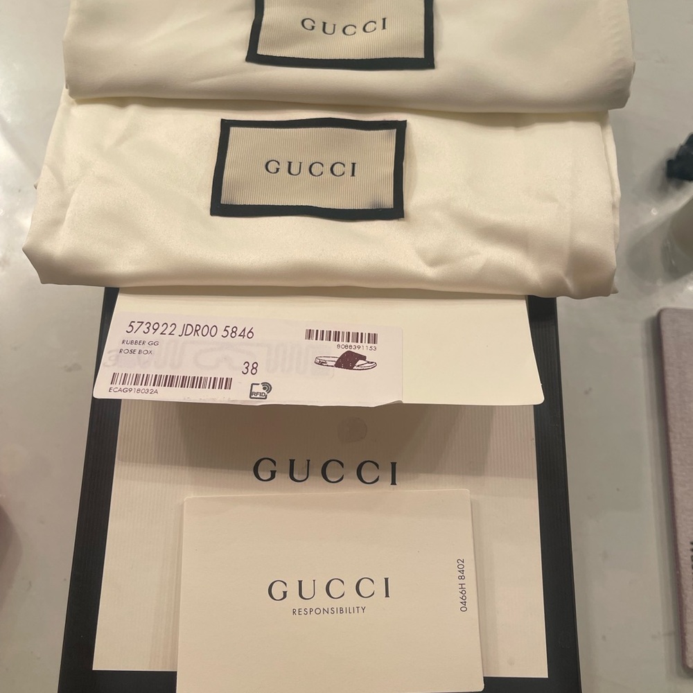 Pink Gucci Slides 'Rubber GG Rose' - Picture 10 of 10